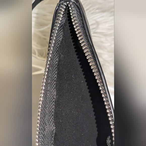 Steve Madden Black Wristlet Clutch - Lightweight and Stylish 👜 - Picture 6 of 8